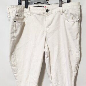 Torrid Ladies White Straight Legged Denim Rhinstone Back Pockets   SIZE: 20